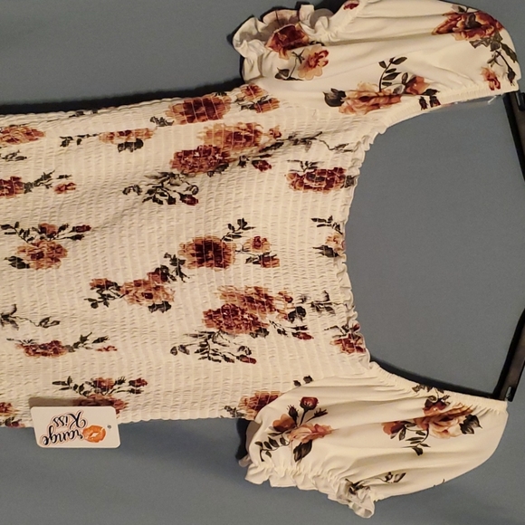 Flowered top - Picture 4 of 9